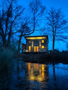 The Water Shack - Amazing tiny house retreat